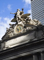 USA, New York, Manhattan, Sculpture by Jules-Alexis Coutans of Mercury, Hercules and Minerva on the 42nd Street facade of Grand Central Terminal railway station.