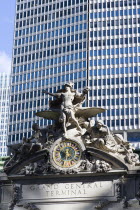 USA, New York, Manhattan, Sculpture by Jules-Alexis Coutans of Mercury, Hercules and Minerva on the 42nd Street facade of Grand Central Terminal railway station.