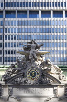 USA, New York, Manhattan, Sculpture by Jules-Alexis Coutans of Mercury, Hercules and Minerva on the 42nd Street facade of Grand Central Terminal railway station.