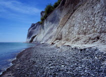 Denmark, Isle of Mon, Mons Klint, East facing chalk sea cliffs with flintstone beach.