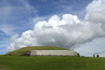 Ireland, Meath, Newgrange, Histroical burial site dating from 3200 BC.