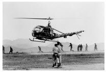 Bolivia, Santa Cruz, Vallegrande, Helicopter carrying the body of Che Guervara on the far helicopter skid approaching Vallegrande airstrip. Monday 09 October 1967