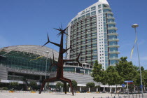 Portugal, Estremadura, Lisbon, Vasco da Gama shopping centre with the Homem Sol sculpture by Jorge Vieira inthe Park of Nations.