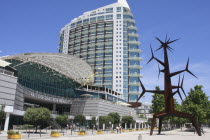 Portugal, Estremadura, Lisbon, Vasco da Gama shopping centre with the Homem Sol sculpture by Jorge Vieira inthe Park of Nations.