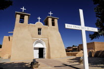 USA, New Mexico, Taos, Church of San Francisco de Asis.