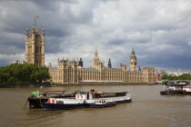 England, London, View across the river Thames from the Albert Embankment toward the Houses of Parliament.