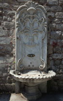 Turkey, Istanbul, Sultanahmet, drinking water fountain at the entrance to Topkapi Palace Gardens.