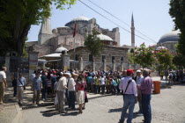 Turkey, Istanbul, Sultanahmet, Ayasofya Muzesi, tourists queued at the entrance to the Hagia Sofia Museum,