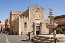 Italy, Sicily, Taormina, Piazza Del Duomo and Corso Umberto, Cathedral of San Nicolo and baroque fountain.