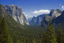 USA, California, Yosemite, Tunnel View from Inspiration Point.