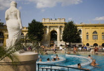 Hungary, Budapest, Pest, Outdoor bathing in summer at Szechenyi thermal baths, largest in Europe.
