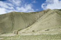 Nepal, Upper Mustang, Protective stone walls along the route from Ghemi to Lo Manthang.