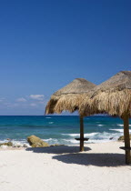 Mexico, Quintana Roo, Puerto Aventuras, Sea view and parasols.