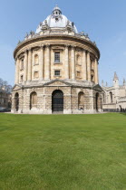 England, Oxfordshire, Oxford, The Radcliffe Camera, built by James Gibbs between 1737 and 1749 forms part of Oxford University's Bodleian Library, one of the oldest libraries in Europe and second larg...