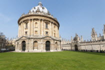 England, Oxfordshire, Oxford, The Radcliffe Camera, built by James Gibbs between 1737 and 1749 forms part of Oxford University's Bodleian Library, one of the oldest libraries in Europe and second larg...