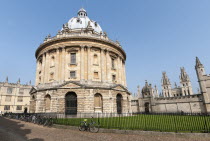 England, Oxfordshire, Oxford, The Radcliffe Camera, built by James Gibbs between 1737 and 1749 forms part of Oxford University's Bodleian Library, one of the oldest libraries in Europe and second larg...