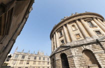England, Oxfordshire, Oxford, The Radcliffe Camera, built by James Gibbs between 1737 and 1749 forms part of Oxford University's Bodleian Library, one of the oldest libraries in Europe and second larg...