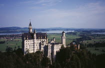 Germany, Bayern, Allgau, Fussen, Schloss Neuschwanstein castle with forggensee lake in the backround. built in 1869-86 for king ludwig II.
