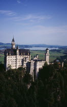 Germany, Bayern, Allgau, Fussen, Schloss Neuschwanstein castle with forggensee lake in the backround. built in 1869-86 for king ludwig II.