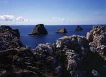 France, Bretagne, Crozon Peninsula, Pointe de Penhir. seacliffs and offshore rocks.