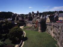 France, Bretagne, Ille-et-Vilaine, Fougeres. outer walls of the chateau dating from 11th to 15th century.