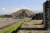 Mexico, Anahuac, Teotihuacan, Pyramid de la Luna and Plaza de la Luna with tourist visitors.