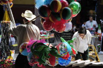 Mexico, Bajio, San Miguel de Allende, Balloon seller in El Jardin town square.