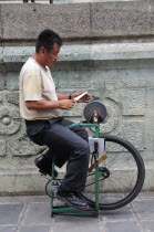 Mexico, Oaxaca, Knife sharpener in the Zocalo.