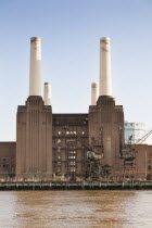 England, London, Battersea Power Station beside the River Thames.