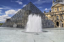 France, Ile de France, Paris, Louvre Museum and glass pyramid.