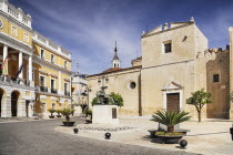 Spain, Extremadura, Badajoz, Catedral de San Juan Bautista and Ayuntamiento in Plaza Espana.