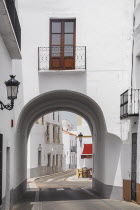 Spain, Extremadura, Olivenza, Archway in typically narrow street.
