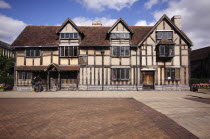 England, Warwickshire, Stratford-upon-Avon, Shakespeare's birthplace a restored 16th Century half-timbered house, William Shakespeare was born in 1564 spent his childhood years here.