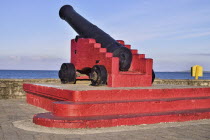 Ireland, County Sligo, Strandhill, Cannon on the seafront.