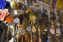Turkey, Istanbul, Fatih, Sultanahmet, Kapalicarsi, Music stall displaying various musical instruments in the Grand Bazaar.