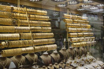 Turkey, Istanbul, Fatih, Sultanahmet, Kapalicarsi, Gold jewellery shop display in the Grand Bazaar.