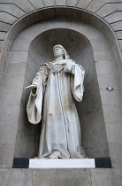 Spain, Catalonia, Barcelona, Statue in a niche at the entrance to the Town Hall in the Gothic Quarter of Juan Hualler Conseller II de Barcelona.