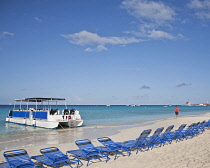 Turks and Caicos Islands, Grand Turk, View of the southwestern beach.