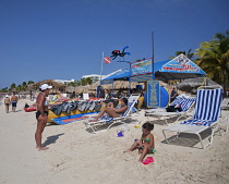 Dutch Antilles, Aruba, Oranjestad, Holidaymakers on Palm Beach.