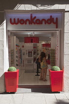 Spain, Catalonia, Barcelona, Wonkandy sweet shop in the Gothic Quarter.