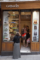 Spain, Catalonia, Barcelona, Caboclo hand made shoes shop in the narrow streets of the Gothic Quarter.