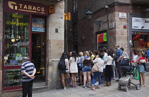 Spain, Catalonia, Barcelona, Tour guide and tourists in the narrow streets of the Gothic Quarter.
