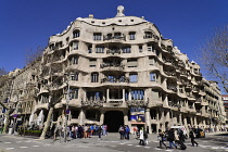 Spain, Catalunya, Barcelona, La Pedrera by Antoni Gaudi, full view of the building's facade.