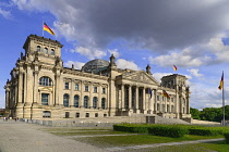Germany, Berlin, Exterior front view of the Reichstag building which is the seat of the German Parliament designed by Paul Wallot 1884-1894 with glass dome by Sir Norman Foster added during later reco...