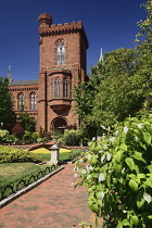 USA, Washington DC, National Mall, Smithsonian Castle, Tourist Information Centre for Smithsonian Museums.