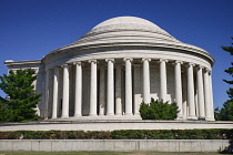 USA, Washington DC, National Mall, Thomas Jefferson Memorial, View of dome and pillars from the west side.