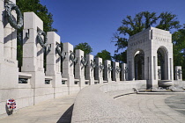 USA, Washington DC, National Mall, National World War 2 Memorial, Plaza with Northern Triumphal Arch.