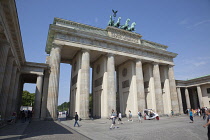 Germany, Berlin, Mitte, Brandenburg Gate in Pariser Platz.