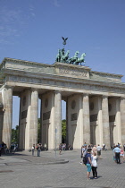 Germany, Berlin, Mitte, Brandenburg Gate in Pariser Platz.