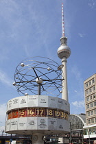 Germany, Berlin, Mitte, Alexanderplatz, the World Clock with Fernsehturm TV Tower behind.